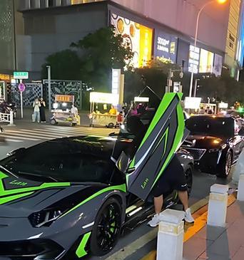 绝地求生兰博基尼剪刀门操作方法是什么？